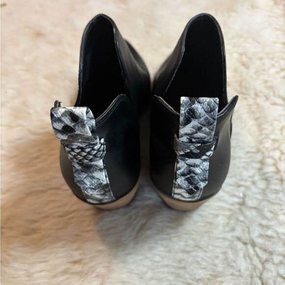 Nine West Black Ankle Booties Sleek Design - Picture 3 of 8